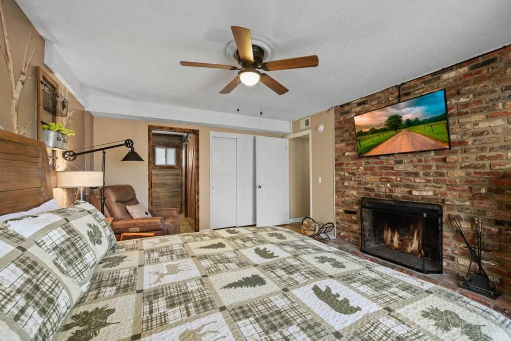Happy Trails - Cobbly Nob Resort Home Гетлинбург Екстериор снимка